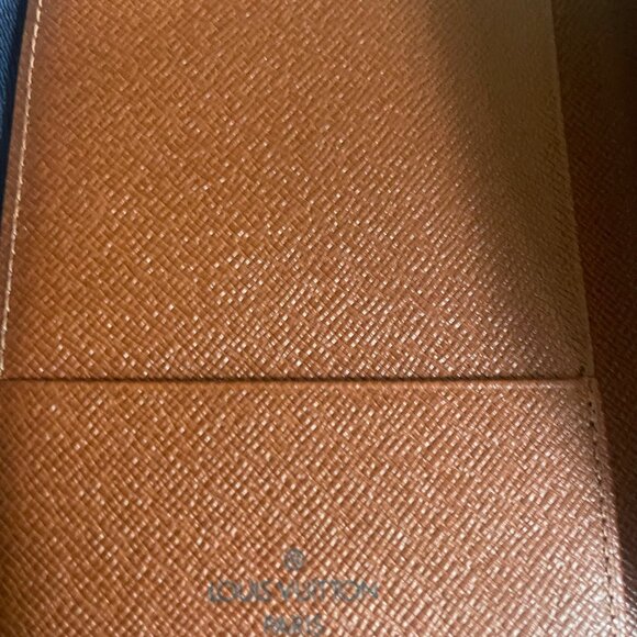 Louis Vuitton Logo Passport Cover with Dustbag - Picture 2 of 4